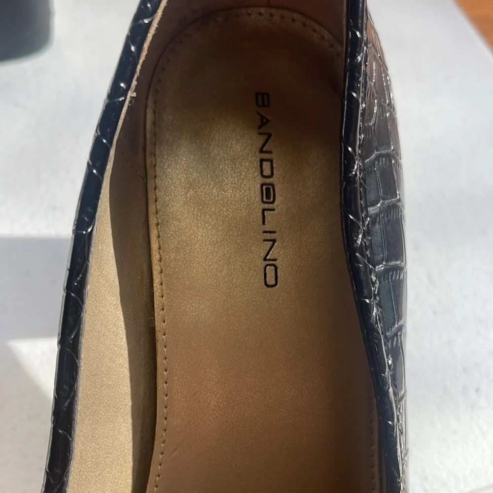 Adorable Bandolino Block Heels with Snakesin patent look and gold accent